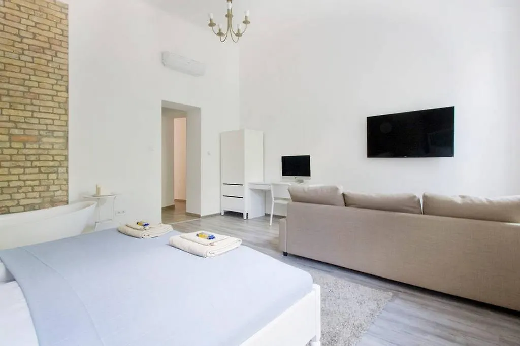 Elizabeth Boulevard Apartment Будапешт