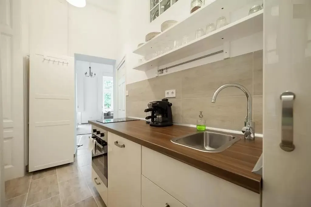 Elizabeth Boulevard Apartment Будапешт