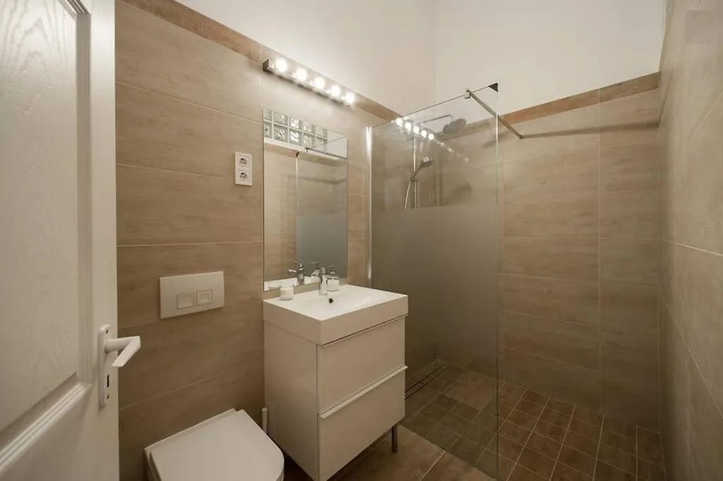 Elizabeth Boulevard Apartment Будапешт