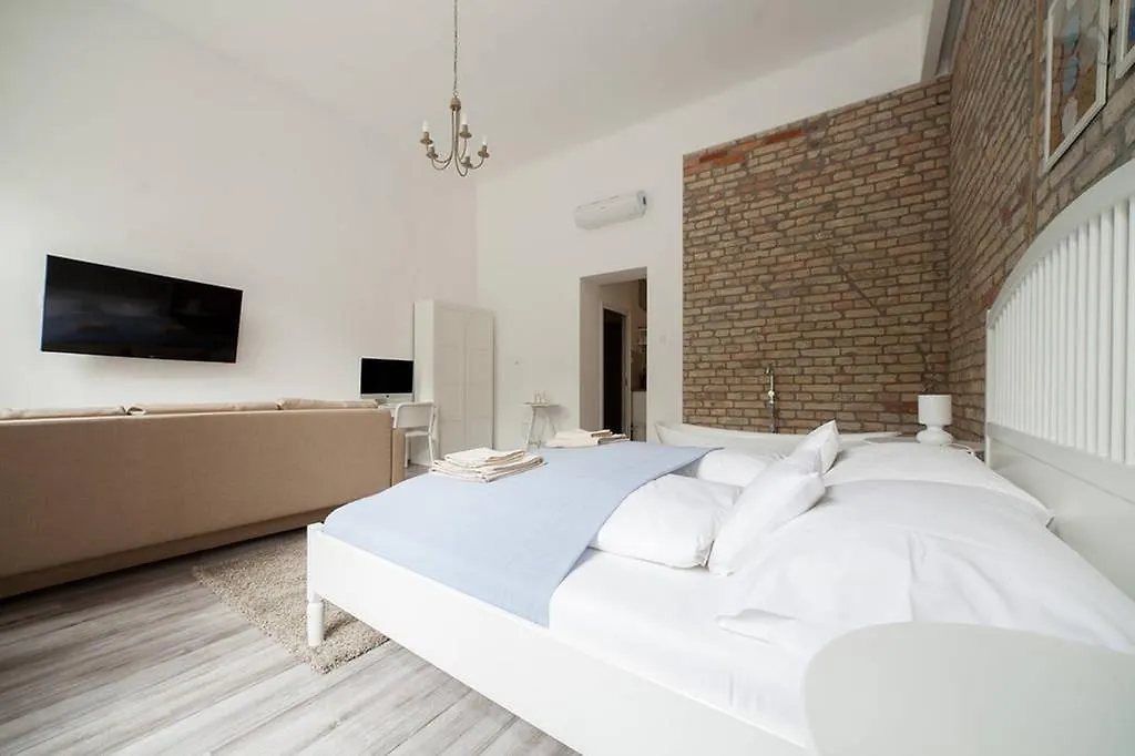 Elizabeth Boulevard Apartment Budapest